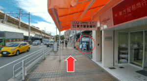 ④右手に当院が見えてきます。